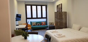 1 bedroom, iron/ironing board, WiFi, bed sheets - Grandioso Loft en Barrio La Latina (Madrid)