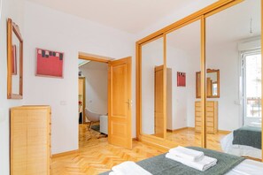 2 bedrooms, iron/ironing board, WiFi, bed sheets