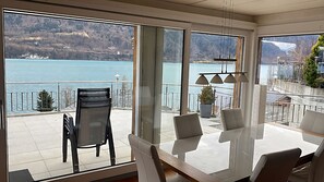 Dining - Ultra Luxurious House Lake view (Niederried bei Interlaken)