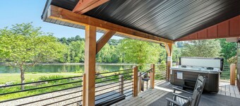 Lakefront, Amazing LakeView, Private Hot Tub!