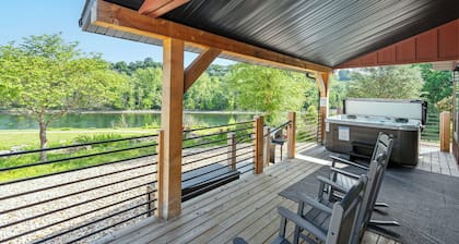 Lakefront, Amazing LakeView, Private Hot Tub!