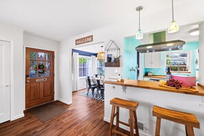 Fridge, microwave, oven, stovetop - Hot Tub! Pets! Green  Clean-Walking Distance to Proctor District (Tacoma)