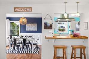 Dining - Hot Tub! Pets! Green  Clean-Walking Distance to Proctor District (Tacoma)