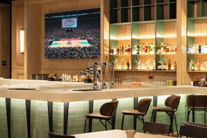 3 bars/lounges, sportbar