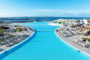 2 piscinas al aire libre, sombrillas, tumbonas