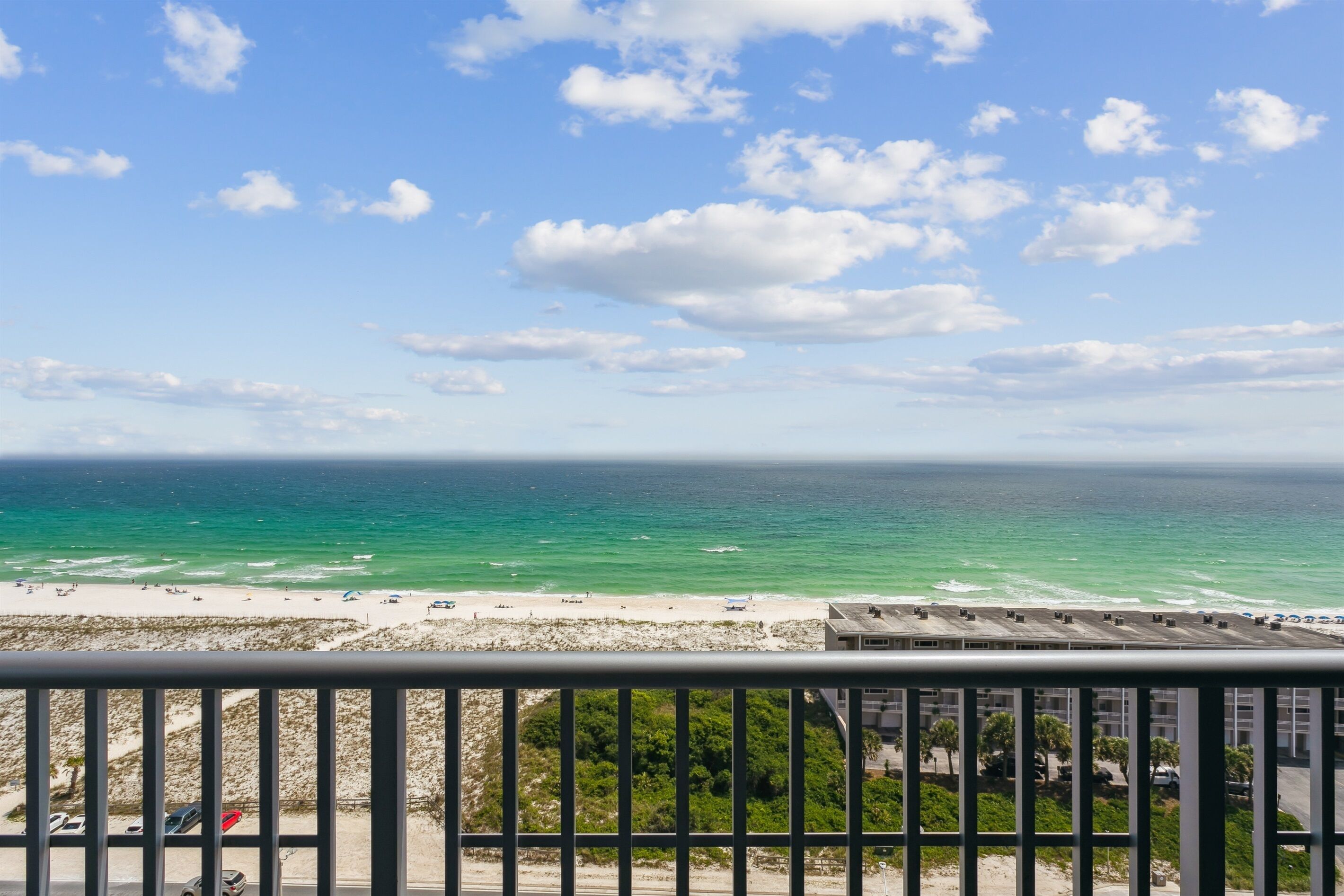 Experience the Wow Factor! What an Awesome View! Large 3/3. Pool! Hot Tub!