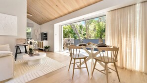 Dining - Akora Cabin at Hyams Beach (Hyams Beach)