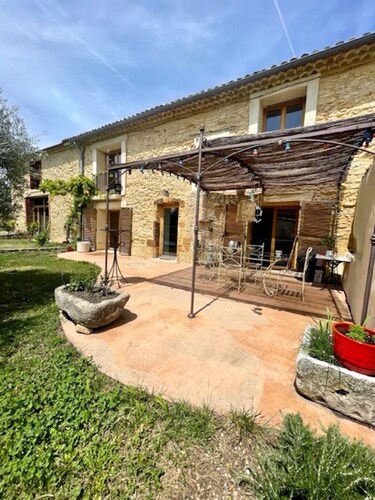 Provencal stone house, in the countryside, 7minutes from a water park