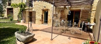 Provencal stone house, in the countryside, 7minutes from a water park