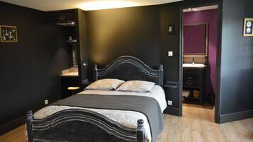 3 bedrooms, iron/ironing board, travel crib, free WiFi