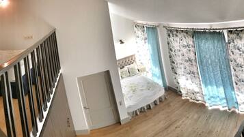 Casa Superior | 1 camera, una cassaforte in camera, tende oscuranti, Wi-Fi gratuito