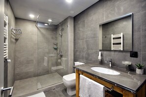 In-room safe, blackout curtains, free WiFi - Teghenis Resort (Tsaghkadzor)