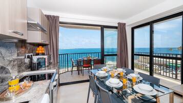 Standard Apartment | Dining room