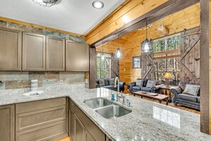 Interior - Enchanted Memories, Hot Tub, FREE Attraction tickets, Theater Room, WIFI!!! (Pigeon Forge)