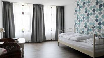 1 Schlafzimmer, Schreibtisch, Reisekinderbett, kostenloses WLAN