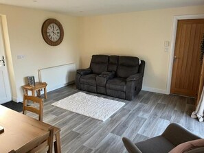 Smart TV - The Nest, Keynsham (Queen Charlton)