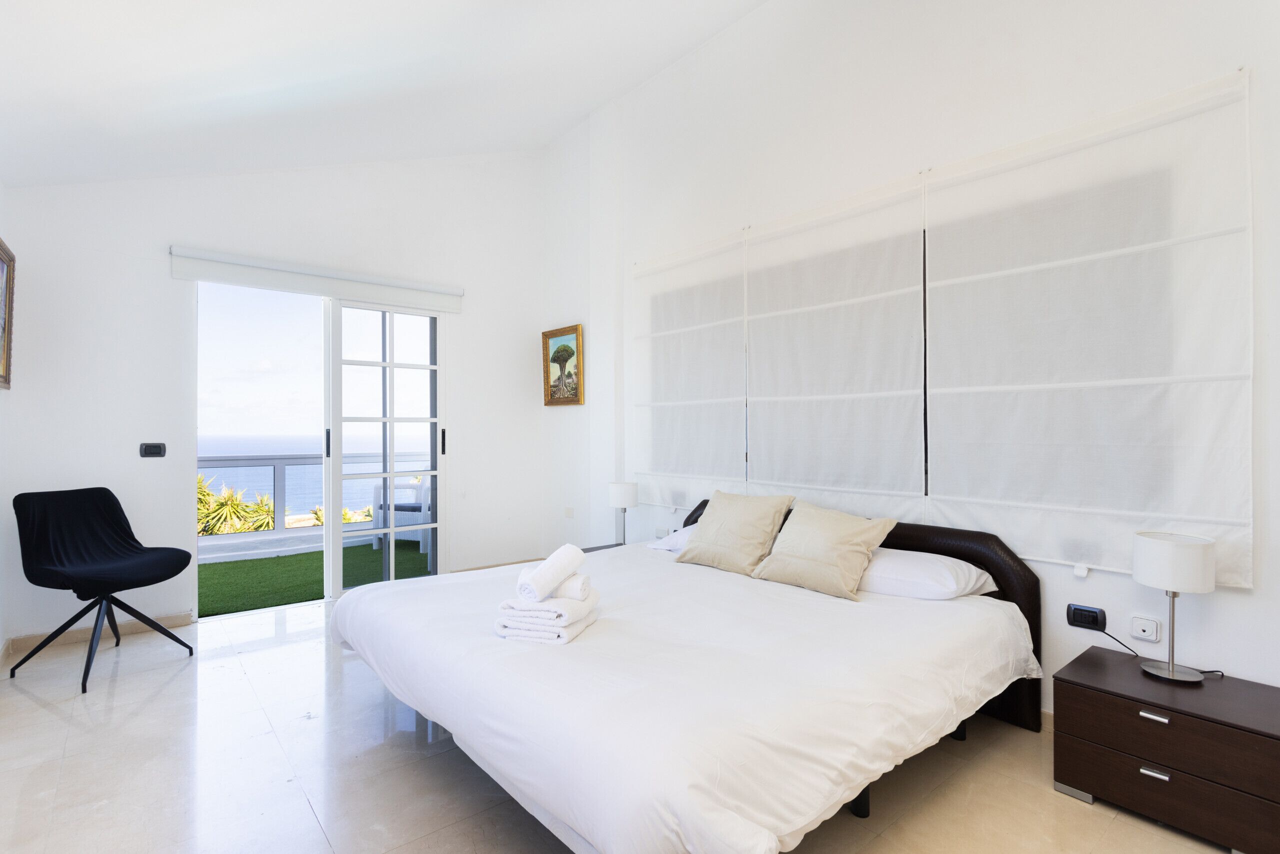 4 slaapkamers, een strijkplank/strijkijzer, gratis wifi, beddengoed