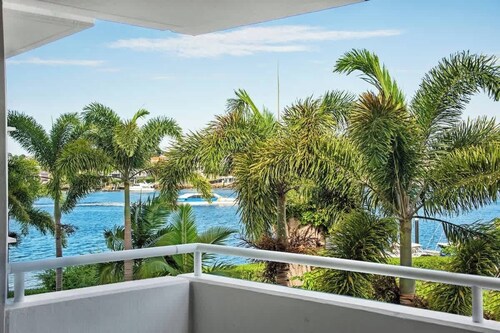 New Farm Water Views! 2Bed/2Bath/1Car
