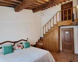 Standard Room | Iron/ironing board