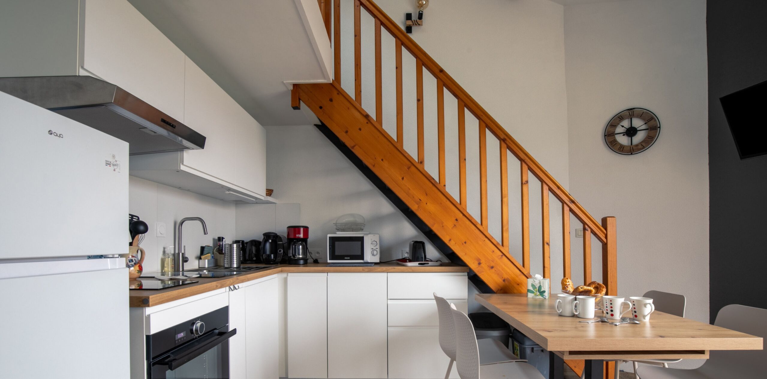 Fridge, microwave, dishwasher, coffee/tea maker