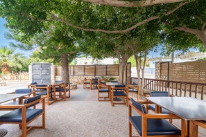 Outdoor dining - Prince of Lillies (Hersonissos)