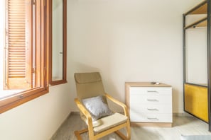Espace de travail pour ordinateur portable, fer et planche à repasser