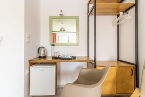 Espace de travail pour ordinateur portable, fer et planche à repasser