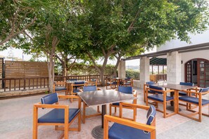 Outdoor dining - Prince of Lillies (Hersonissos)
