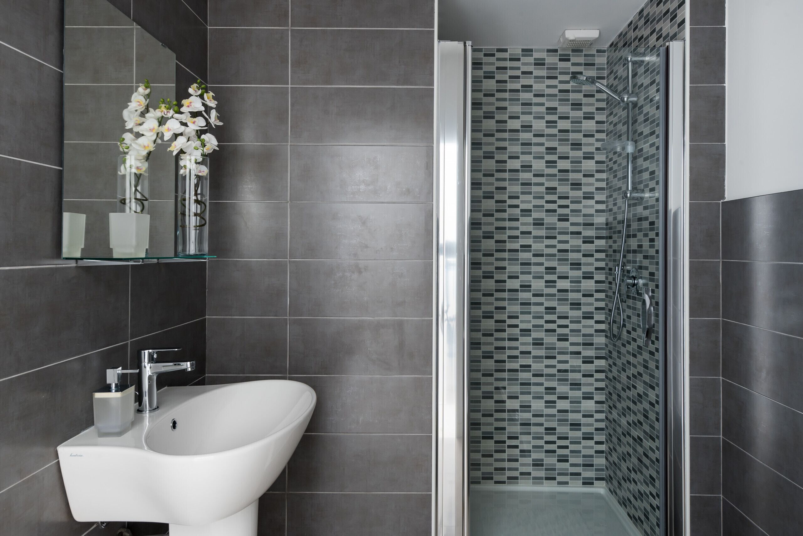 Dusche, Haartrockner, Bidet, Handtücher