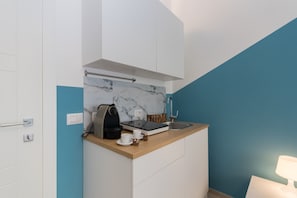 Fridge, coffee/tea maker, cookware/dishes/utensils, dining tables