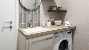Doccia, asciugacapelli, bidet, asciugamani