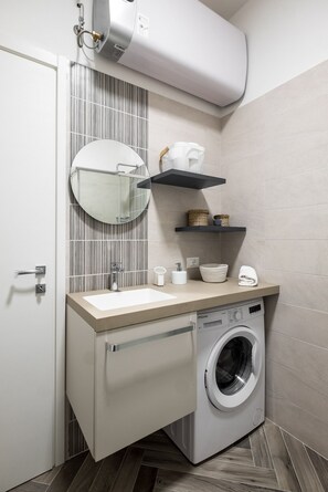 Doccia, asciugacapelli, bidet, asciugamani