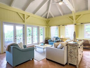 Bücher, Stereoanlage