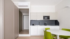 Coffee/tea maker, fridge, microwave, dishwasher