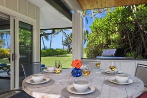 Outdoor dining - Hale Oahu Estate Lic. #1990/NUC-1777 BEACHFRONT KAILUA (Kailua)