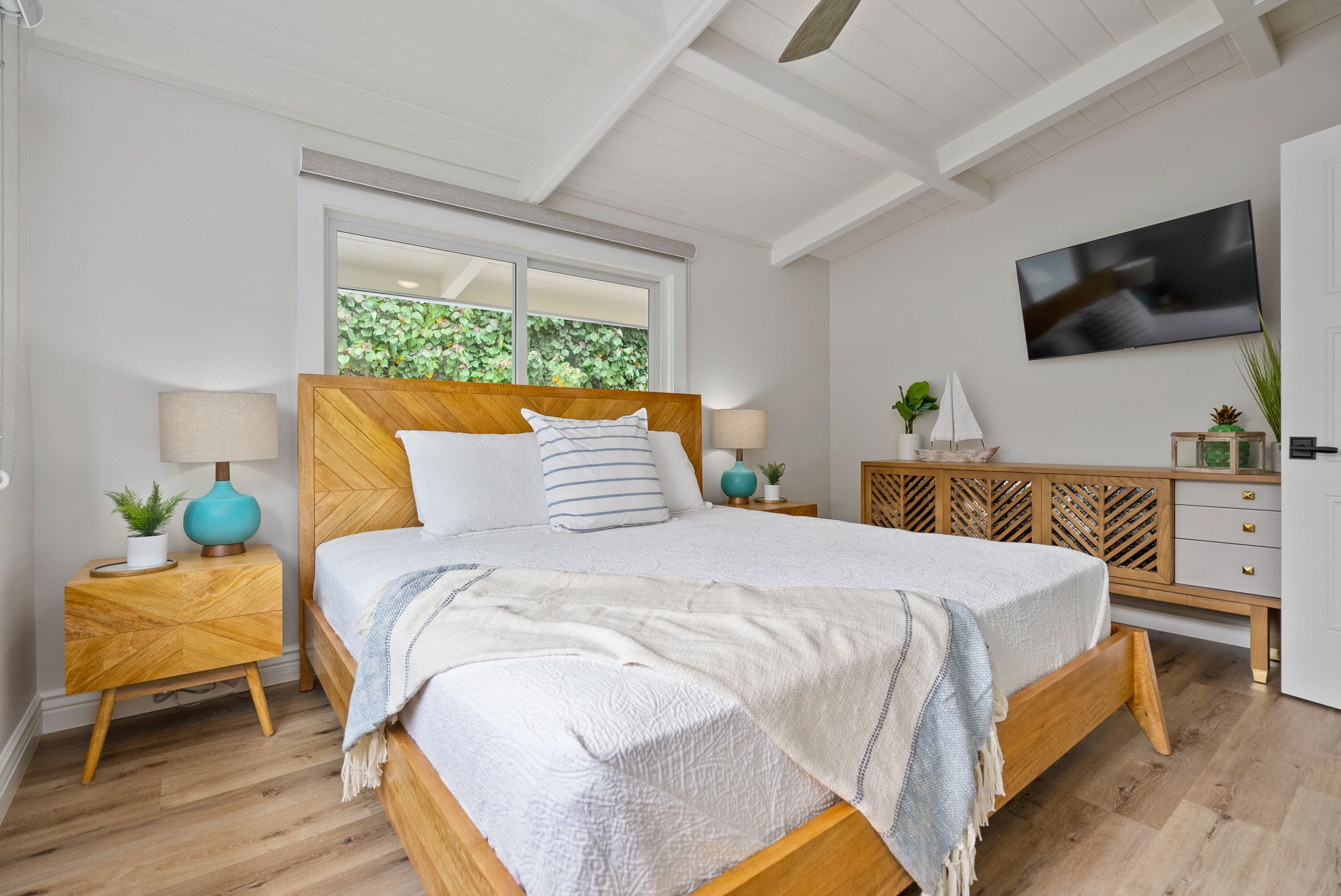 6 bedrooms, iron/ironing board, travel crib, free WiFi