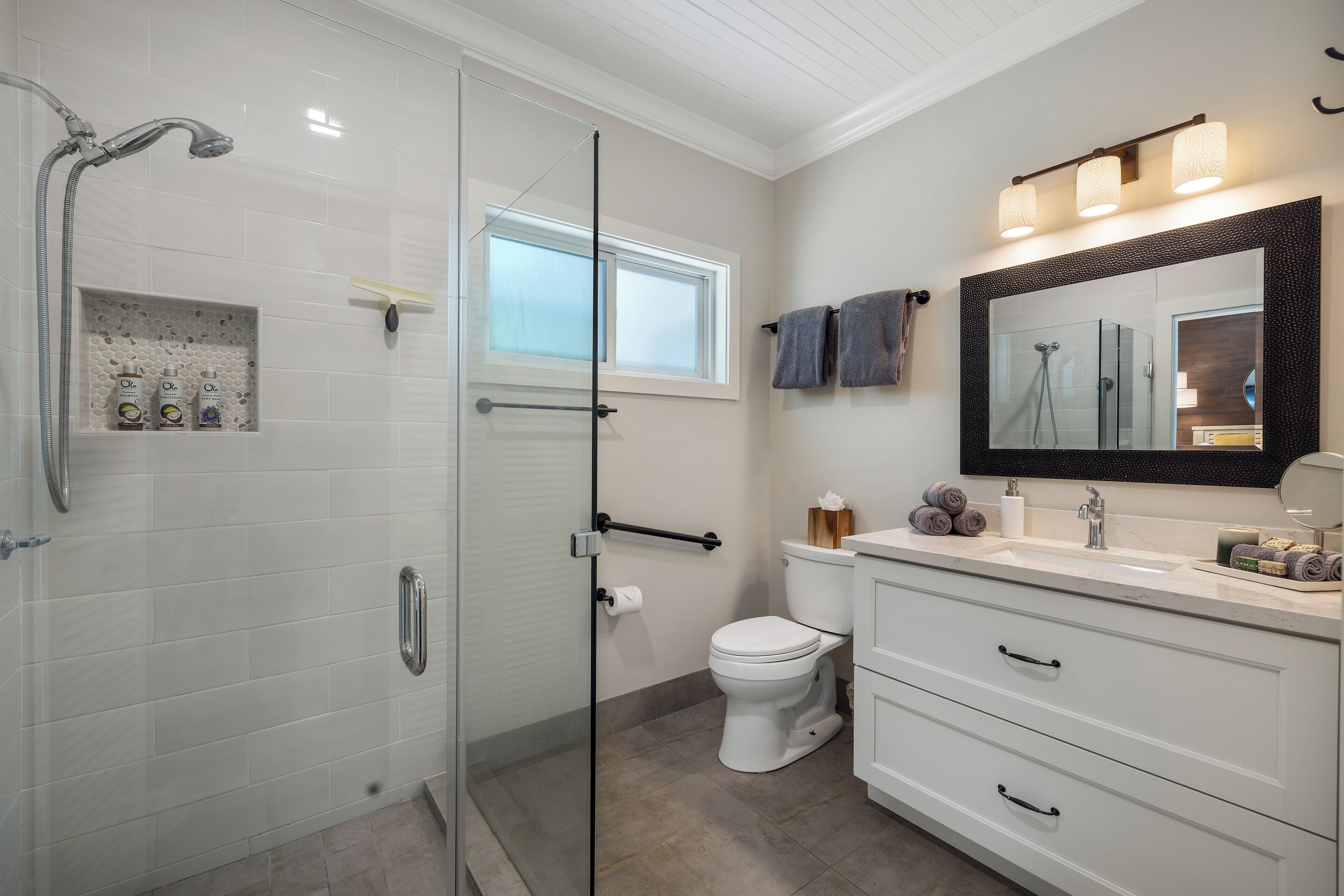 Bathtub, hair dryer, towels