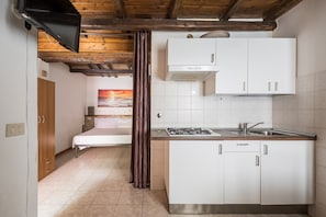 Frigorifero, forno, macchina per tè/caffè, pentole/stoviglie/utensili