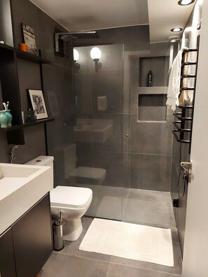 Studio | Bathroom | Free toiletries, towels - Mirante do Serjoca (São Paulo)