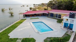 Outdoor pool - Sandmark Hotel Serengeti (Bariadi)