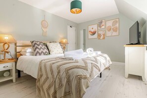 5 Schlafzimmer, Bügeleisen/Bügelbrett, Reisekinderbett, WLAN