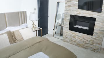 5 bedrooms, iron/ironing board, free WiFi, bed sheets