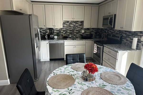 Refrigerador, microondas, horno, placa de cocina