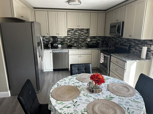 Pet Friendly Fully Renovated Cozy Springs Retreat