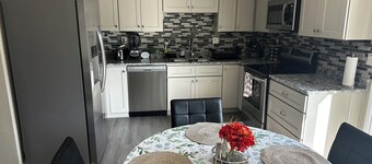 Pet Friendly Fully Renovated Cozy Springs Retreat