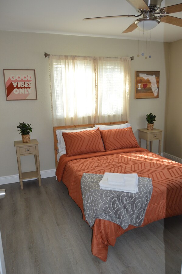 3 chambres, fer et planche à repasser, lit parapluie, Wi-Fi gratuit