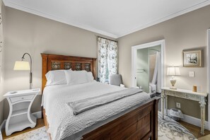 2 bedrooms, free WiFi, bed sheets - The Marsh House-Pet Friendly Home with Dock (Havelock)