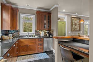 Fridge, microwave, oven, stovetop - The Marsh House-Pet Friendly Home with Dock (Havelock)