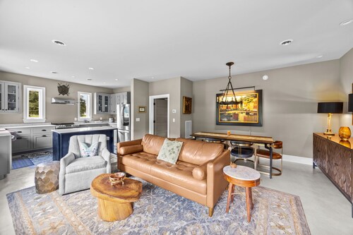 The Field House-Pet Friendly Home with Private Fishing Pond in Havelock, NC