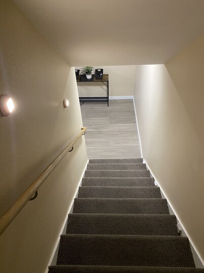 "Convenient Stay: DIA, Anchutz Hospital, City & Mountains!"